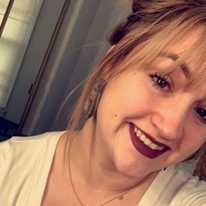 Meet your Posher, Ellee